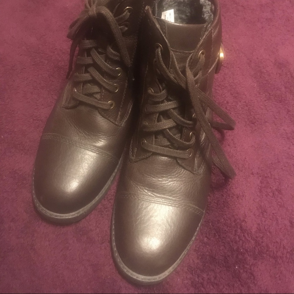 Clarks Brown Ankle Boots booties. Size 6.5